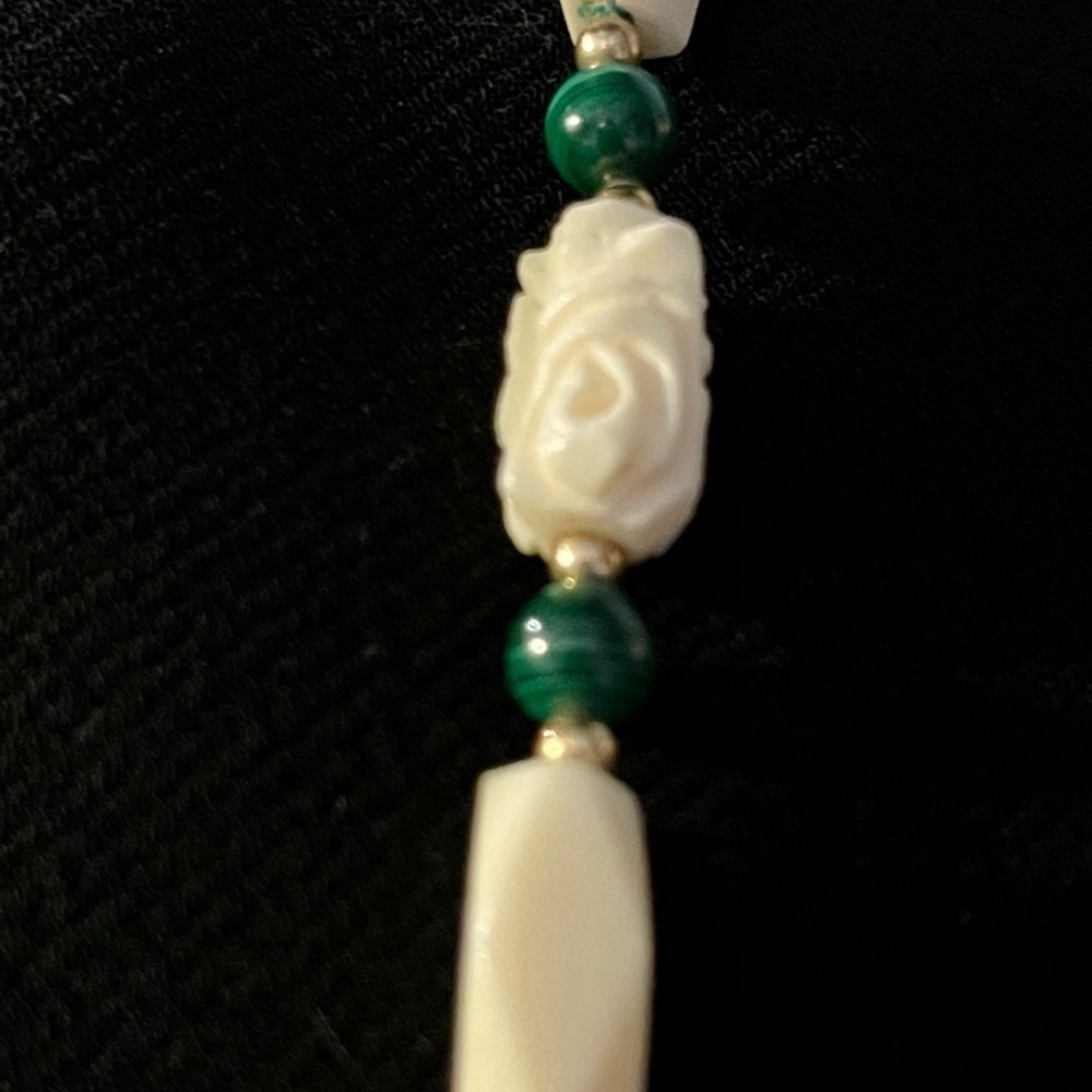 Vtg genuine malachite carved jade  gold necklace - Picture 2 of 12